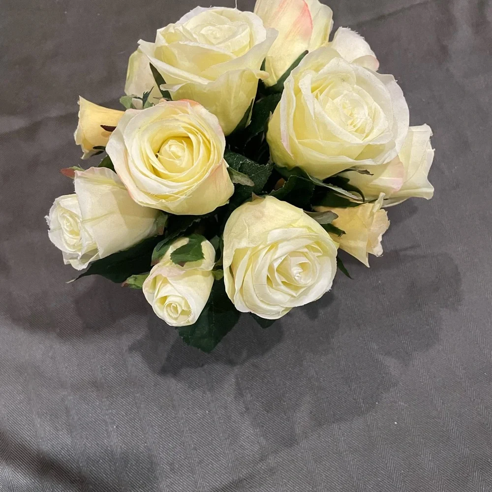 Elegant Cream Rose Arrangement in Glass Vase